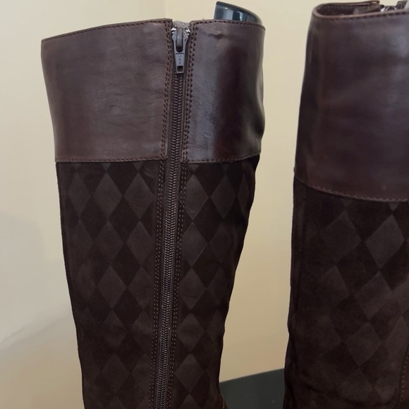 BORN WOMENS TALL LEATHER DIAMOND PATTERN BOOTS / SIZE: 9 - Picture 2 of 13